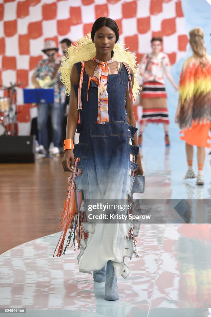 Tsumori Chisato : Runway - Paris Fashion Week Womenswear Spring/Summer 2018