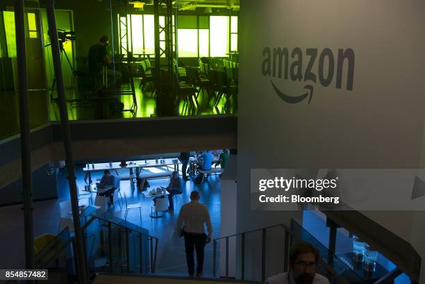 Amazon Inside 2,792 Amazon Office Stock Photos, High-Res Pictures, and Images - Getty ...
