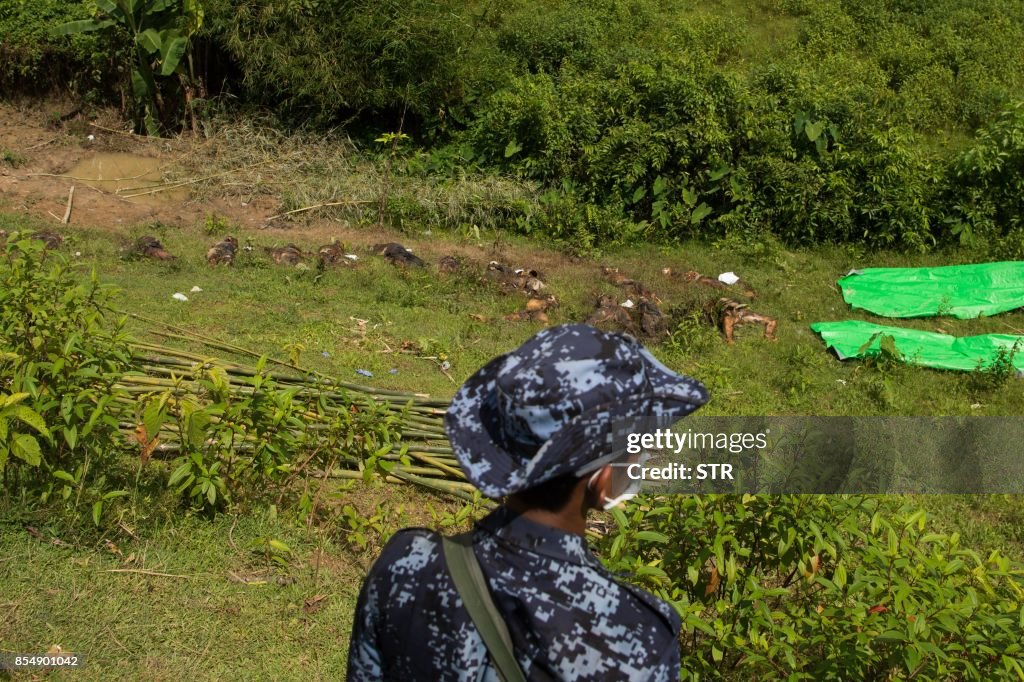 TOPSHOT-MYANMAR-BANGLADESH-POLITICS-UNREST-REFUGEES