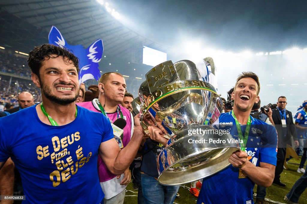 Cruzeiro v Flamengo - Copa do Brasil 2017 Finals