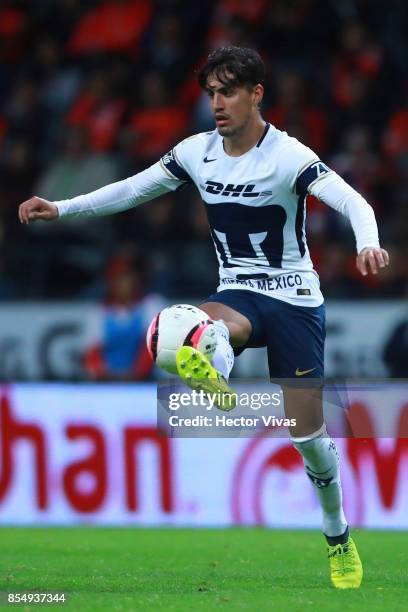 Josecarlos Van Rankin of Pumas drives the ball during the 11th round match between Toluca and Pumas UNAM as part of the Torneo Apertura 2017 Liga MX...