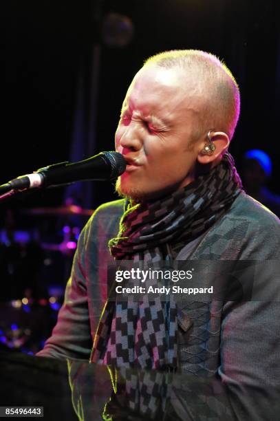 Isaoc Singer The Fray Singer Photos and Premium High Res Pictures - Getty Images