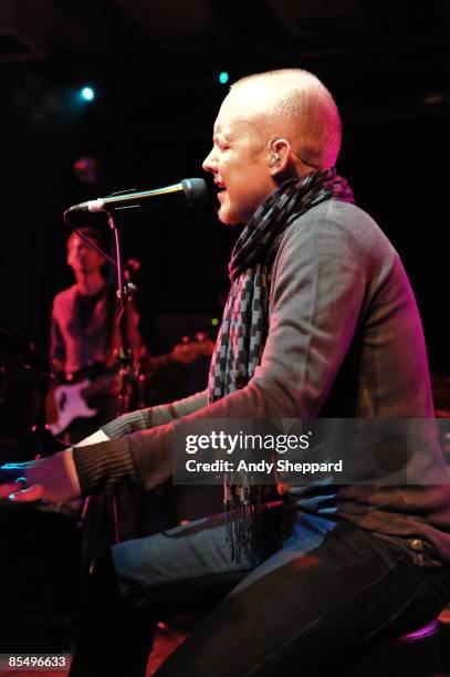 Isaoc Singer 1,042 The Fray Singer Stock Photos, High-Res Pictures, and Images ...