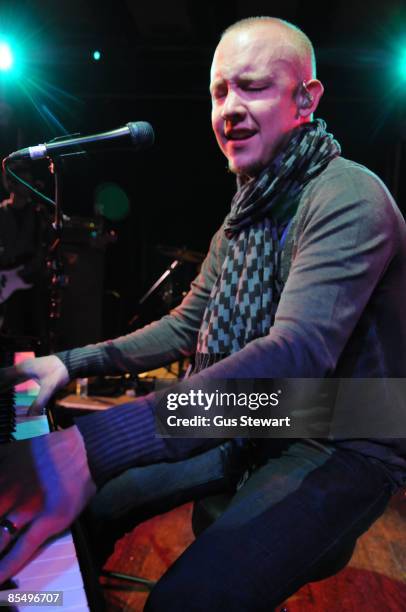 Isaoc Singer 1,042 The Fray Singer Stock Photos, High-Res Pictures, and Images ...