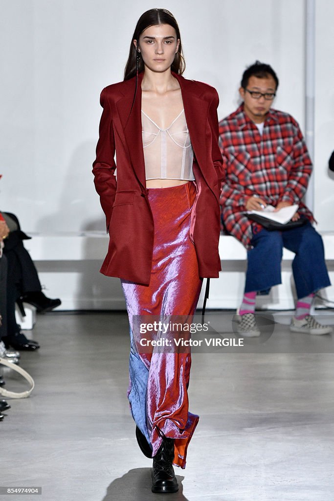 Olivier Theyskens : Runway - Paris Fashion Week Womenswear Spring/Summer 2018