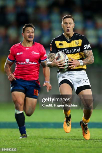 Declan O'Donnell of Taranaki makes a break during the round seven Mitre 10 Cup match between Taranaki and Tasman at Yarrow Stadium on September 28,...