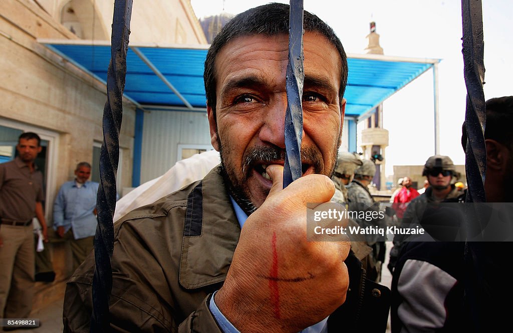U.S. Military Releases More Than 100 Prisoners In Baghdad