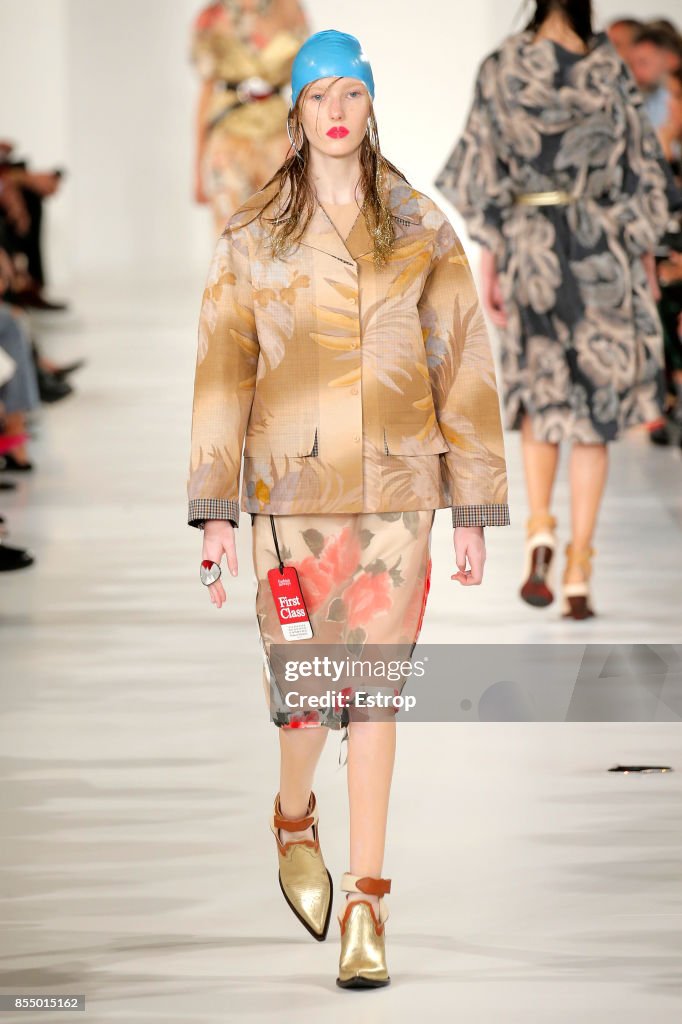 Maison Margiela : Runway - Paris Fashion Week Womenswear Spring/Summer 2018