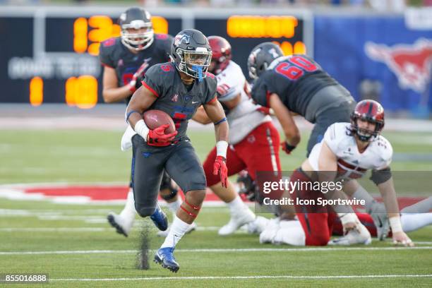 Mustangs running back Xavier Jones runs up field during the college football game between the SMU Mustangs and the Arkansas State Red Wolves on...