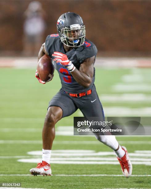 Mustangs wide receiver James Porch runs up field for a touchdown during the college football game between the SMU Mustangs and the Arkansas State Red...