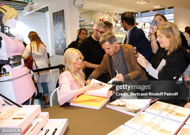 Claudia Schiffer attends the "Kingsman: The Golden Circle - Kingsmann : Le Cercle d'Or" : Book Signing at Colette on September 28, 2017 in Paris,...