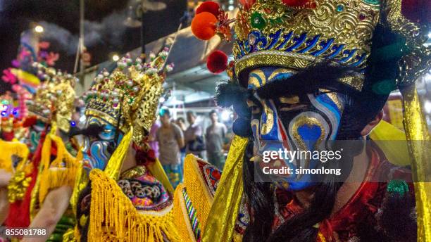 street performance for hungry ghost festival in penang, malaysia. - hungry ghost festivals in malaysia stockfoto's en -beelden