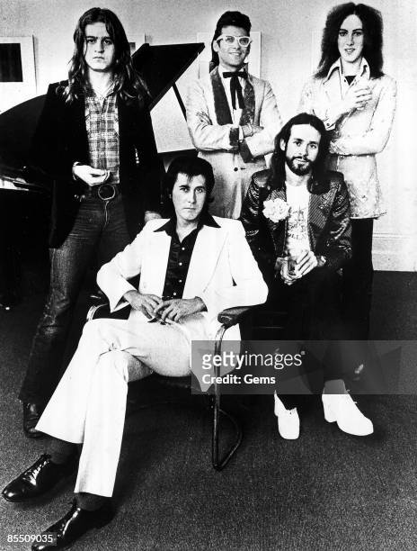 Photo of Bryan FERRY and ROXY MUSIC, L-R: Paul Thompson, Bryan Ferry, Andy Mackay, Phil Manzanera, Eddie Jobson - posed, group shot