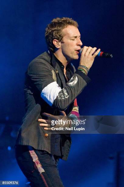 Photo of COLDPLAY and Chris MARTIN, Chris Martin performing on stage