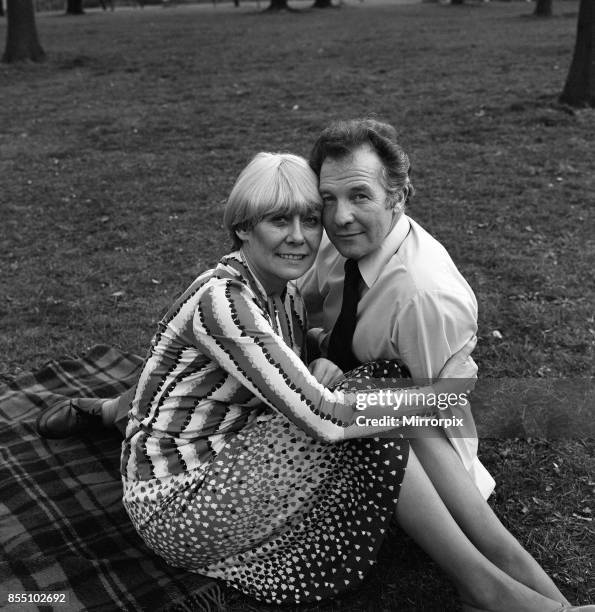 Coronation Street actress Liz Dawn with Derek Bennett, 18th April 1982.