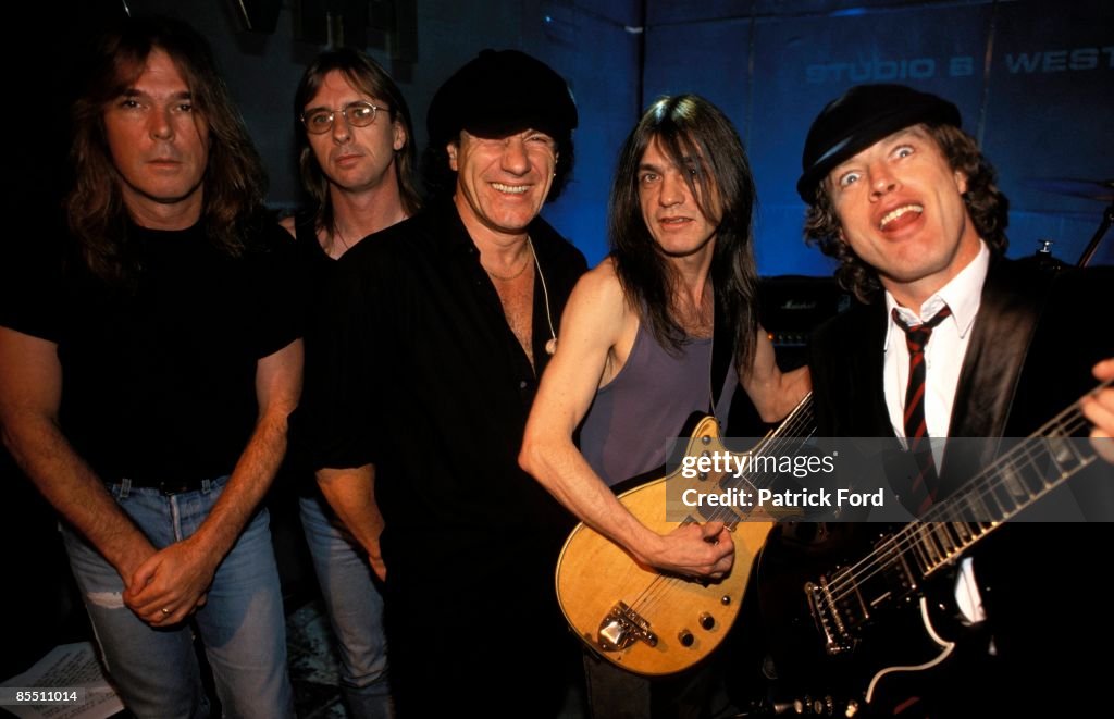 Photo of AC DC and Phil RUDD and Malcolm YOUNG and Cliff WILLIAMS and Brian JOHNSON and Angus YOUNG and AC/DC