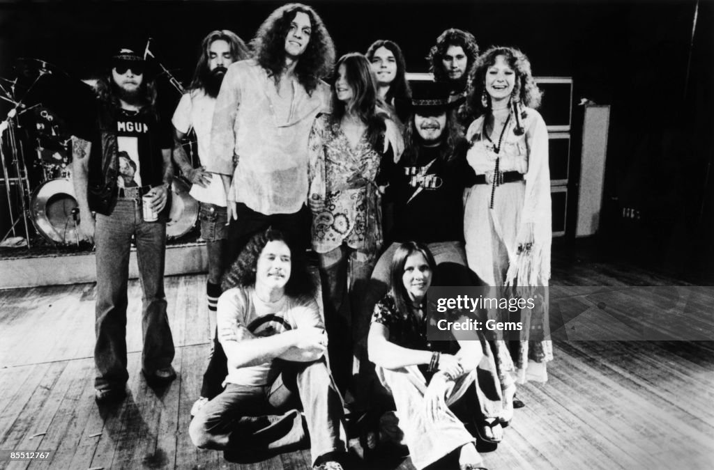 Photo of Cassie GAINES and Billy POWELL and Allen COLLINS and Ronnie VAN ZANT and Leon WILKESON and Leslie HAWKINS and Artimus PYLE and Gary ROSSINGTON and Steve GAINES and Jo BILLINGSLEY and LYNYRD SKYNYRD