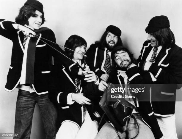 Photo of Ray DAVIES and Dave DAVIES and John DALTON and John GOSLING and KINKS and Mick AVORY; L to R: Ray Davies, Dave Davies, John Gosling, John...