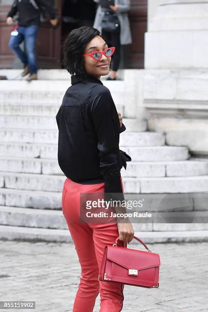 Jourdan Dunn is seen arriving at Balmain fashion show during the Paris Fashion Week Womenswear Spring/Summer 2018 on September 28, 2017 in Paris,...