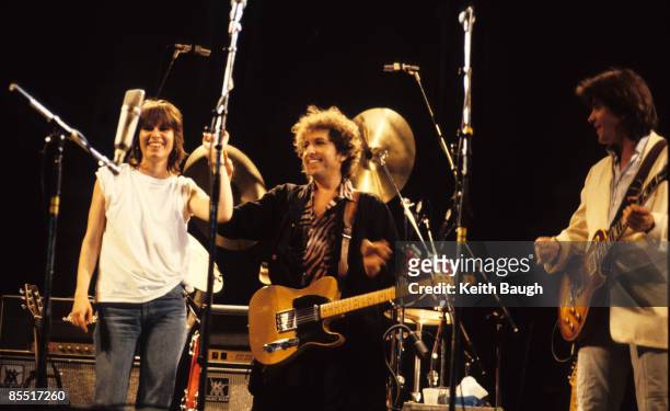 Photo of Bob DYLAN and Chrissie HYNDE and Mick TAYLOR, Chrissie Hynde, Bob Dylan and Mick Taylor performing on stage