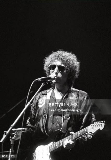 Photo of Bob DYLAN, Bob Dylan performing on stage, sunglasses