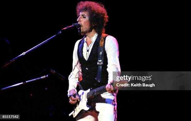 Photo of Bob DYLAN; Bob Dylan performing on stage