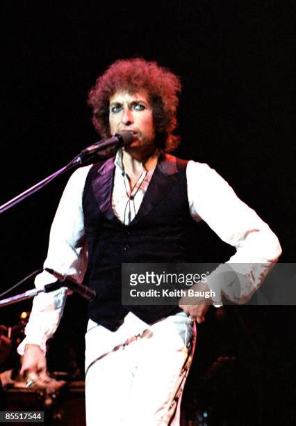 Photo of Bob DYLAN; Bob Dylan performing on stage
