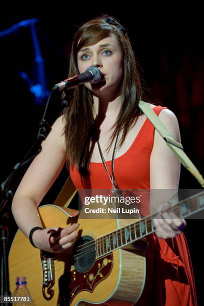 Photo of Amy MACDONALD, Amy MacDonald performing on stage at the Teenage Cancer Trust charity concert