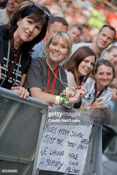 Photo of BON JOVI, Female Bon Jovi fans in the front row