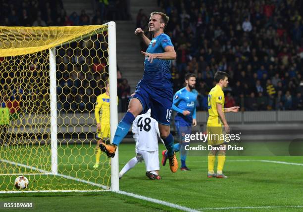 Rob Holding celebrates scoring Arsenal's 3rd goal during the UEFA Europa League group H match between BATE Borisov and Arsenal FC at Borisov-Arena on...
