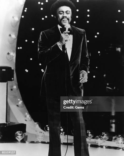 Photo of Johnnie TAYLOR; Johnnie Taylor performing on stage