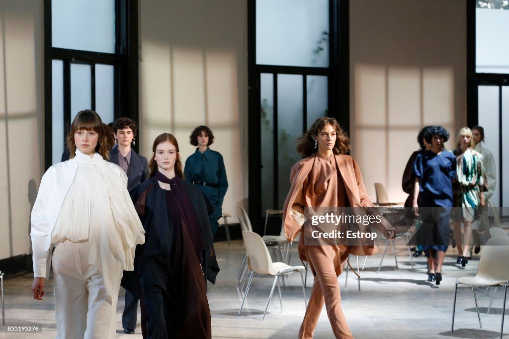 Lemaire : Runway - Paris Fashion Week Womenswear Spring/Summer 2018