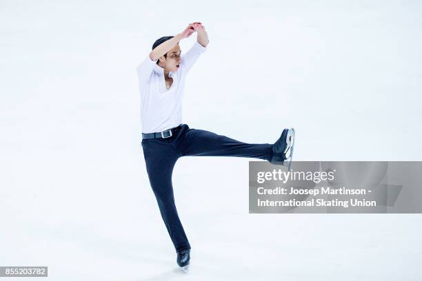 Julian Zhi Jie Yee of Malaysia competes in the Men's Short Program during the Nebelhorn Trophy 2017 at Eissportzentrum on September 28, 2017 in...