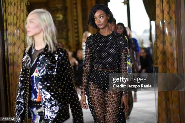 Jourdan Dunn walks the runway during the Balmain show as part of the Paris Fashion Week Womenswear Spring/Summer 2018 on September 28, 2017 in Paris,...