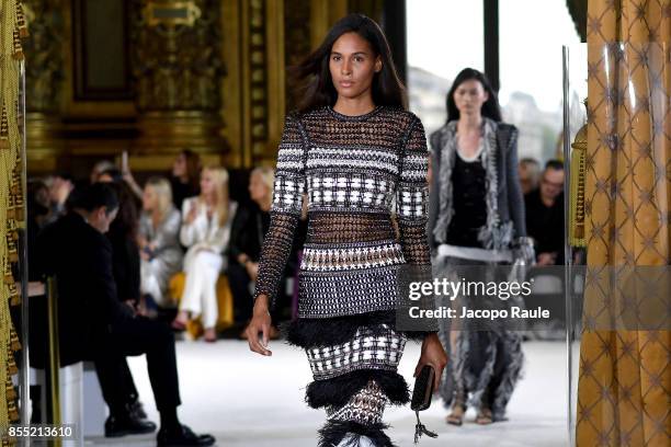 Cindy Bruna walks the runway during the Balmain show as part of the Paris Fashion Week Womenswear Spring/Summer 2018 on September 28, 2017 in Paris,...