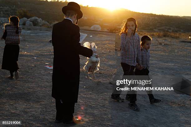 Kaparot Ritual 596 Kaparot Ceremony Performed In Israel Stock Photos, High-Res ...