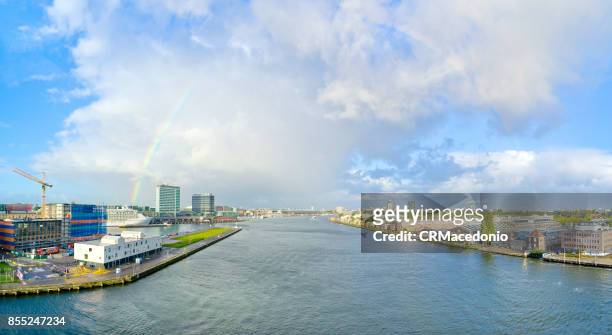rainbow over the city of amsterdam. - crmacedonio stock-fotos und bilder