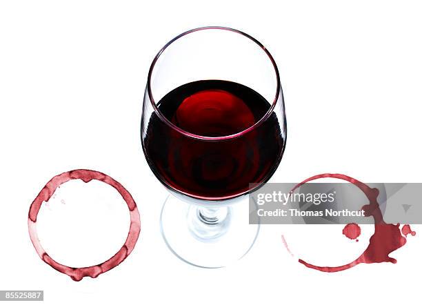 wine glass and rings. - vinglas bildbanksfoton och bilder