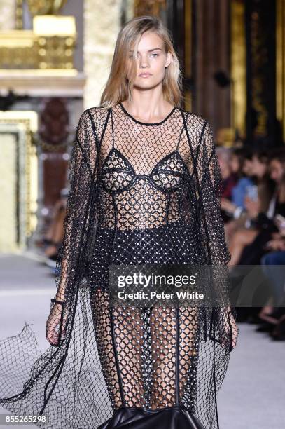 Kate Grigorieva walks the runway during the Balmain show as part of the Paris Fashion Week Womenswear Spring/Summer 2018 on September 28, 2017 in...