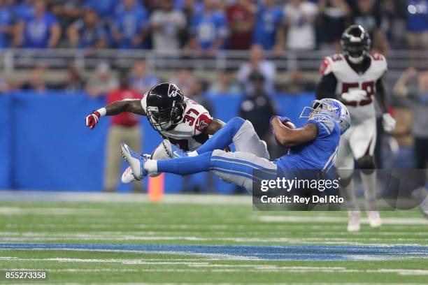 Jones of the Detroit Lions makes a catch and tackled by Ricardo Allen of the Atlanta Falcons in the fourth quarter at Ford Field on September 024,...