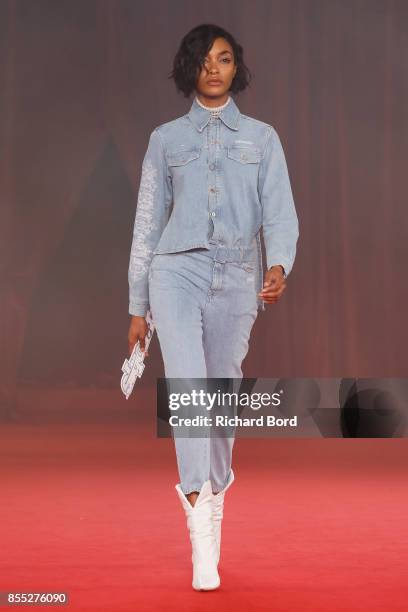 Jourdan Dunn walks the runway during the Off/White show as part of Paris Fashion Week Womenswear Spring/Summer 2018 on September 28, 2017 in Paris,...