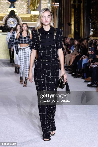 Maartje Verhoef walks the runway during the Balmain show as part of the Paris Fashion Week Womenswear Spring/Summer 2018 on September 28, 2017 in...