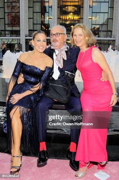 Sarah Jessica Parker, Arthur Elgort and Grethe Barrett Holby attends the New York City Ballet's 2017 Fall Fashion Gala on September 28, 2017 in New...