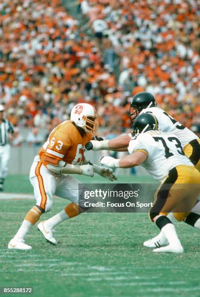 Lee Roy Selmon of the Tampa Bay Buccaneers in action against the Pittsburgh Steelers during an NFL football game November 9, 1980 at Tampa Stadium in...