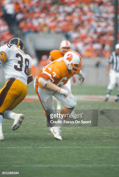 Lee Roy Selmon of the Tampa Bay Buccaneers in action against the Pittsburgh Steelers during an NFL football game November 9, 1980 at Tampa Stadium in...