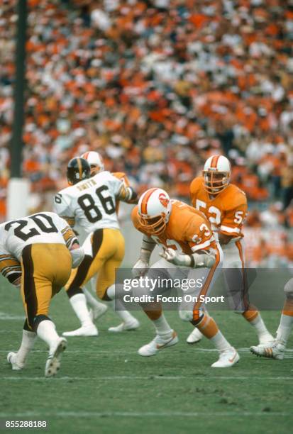 Lee Roy Selmon of the Tampa Bay Buccaneers in action against the Pittsburgh Steelers during an NFL football game November 9, 1980 at Tampa Stadium in...