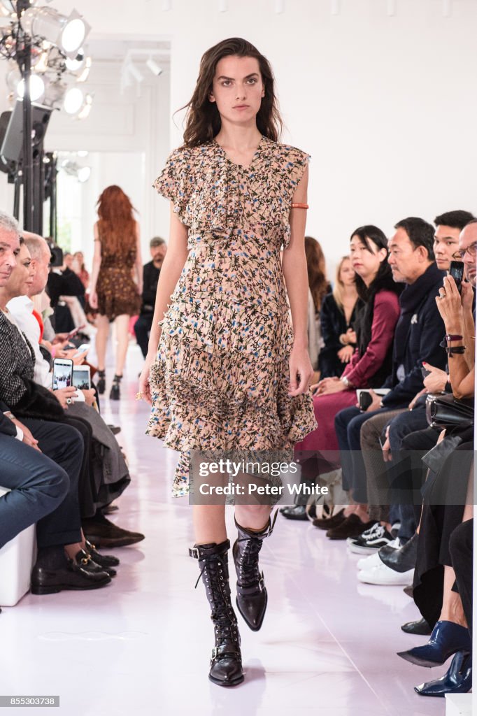 Chloe : Runway - Paris Fashion Week Womenswear Spring/Summer 2018