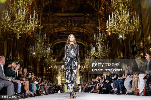 Valery Kaufman walks the runway during the Balmain show as part of the Paris Fashion Week Womenswear Spring/Summer 2018 on September 28, 2017 in...