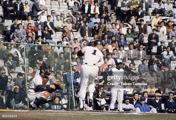 Home Run Hitting Contest: Tokyo Giants Sadaharu Oh in action, at bat while Atlanta Braves Hank Aaron watches during contest at Korakuen Stadium....