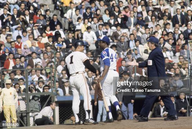 Home Run Hitting Contest: Tokyo Giants Sadaharu Oh and Atlanta Braves Hank Aaron shaking hands after contest at Korakuen Stadium. Tokyo, Japan...